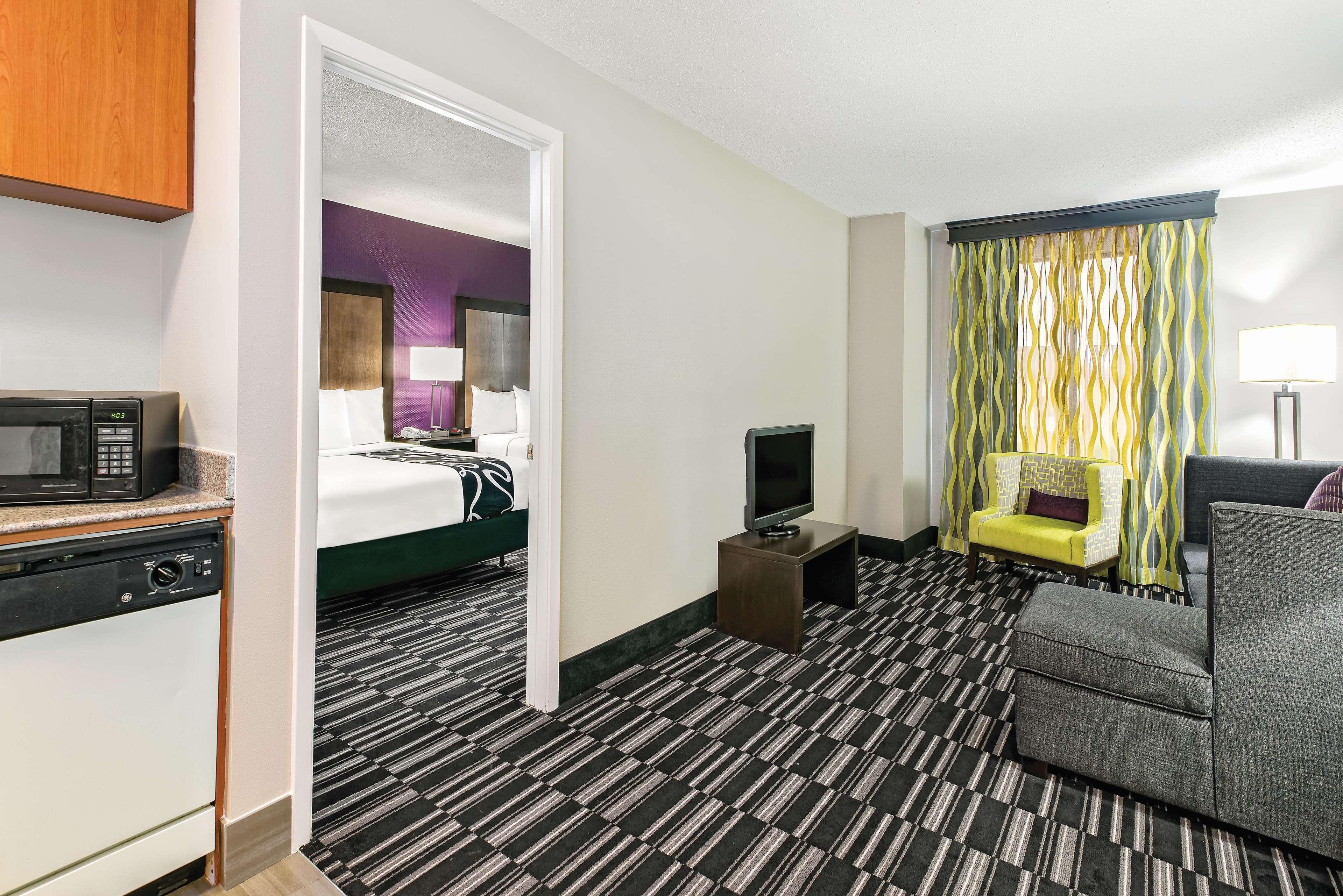 La Quinta Inn & Suites By Wyndham The Woodlands Spring Extérieur photo