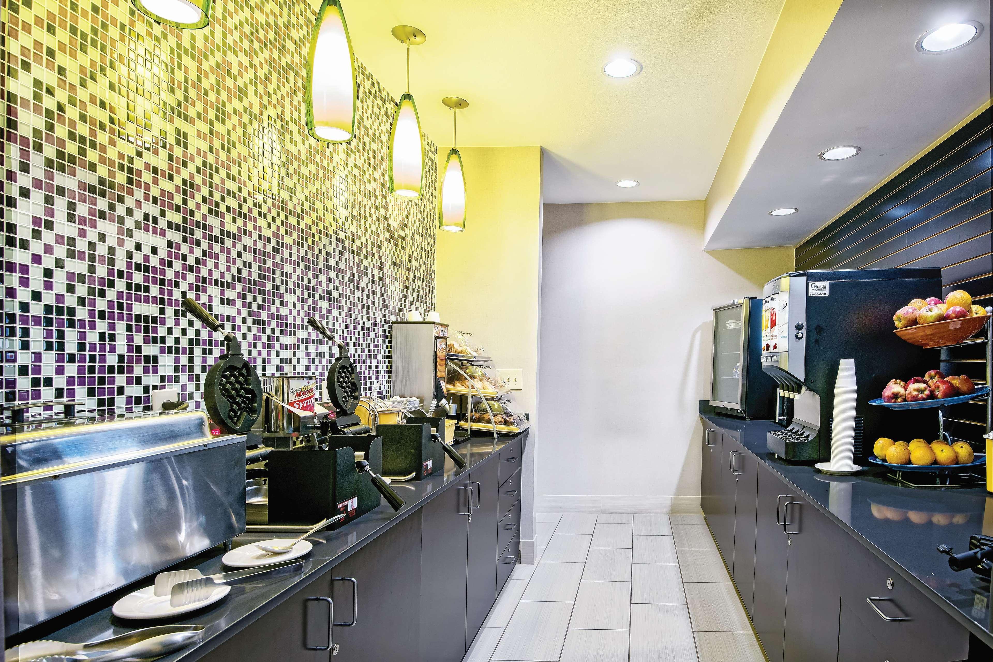 La Quinta Inn & Suites By Wyndham The Woodlands Spring Extérieur photo