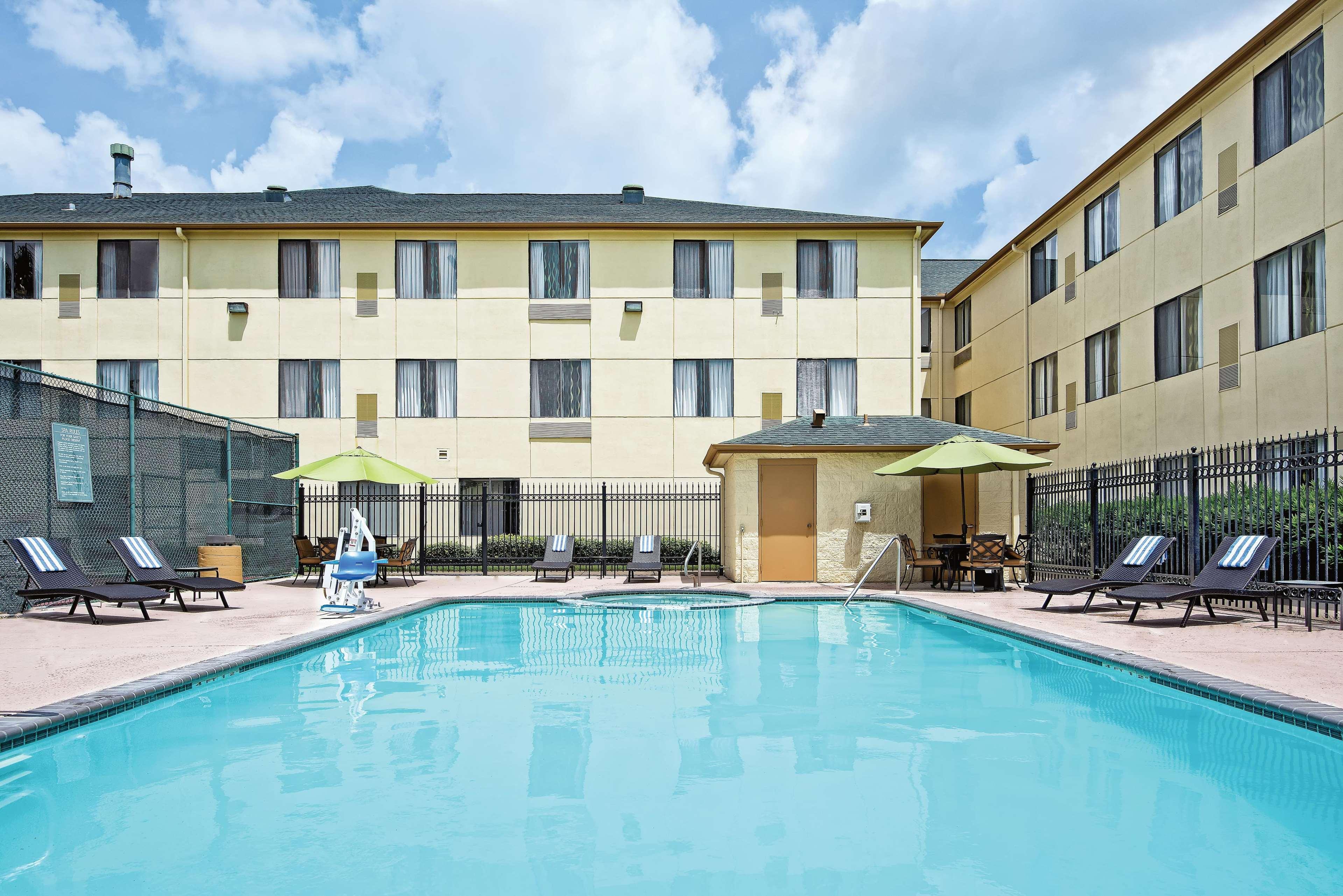 La Quinta Inn & Suites By Wyndham The Woodlands Spring Extérieur photo