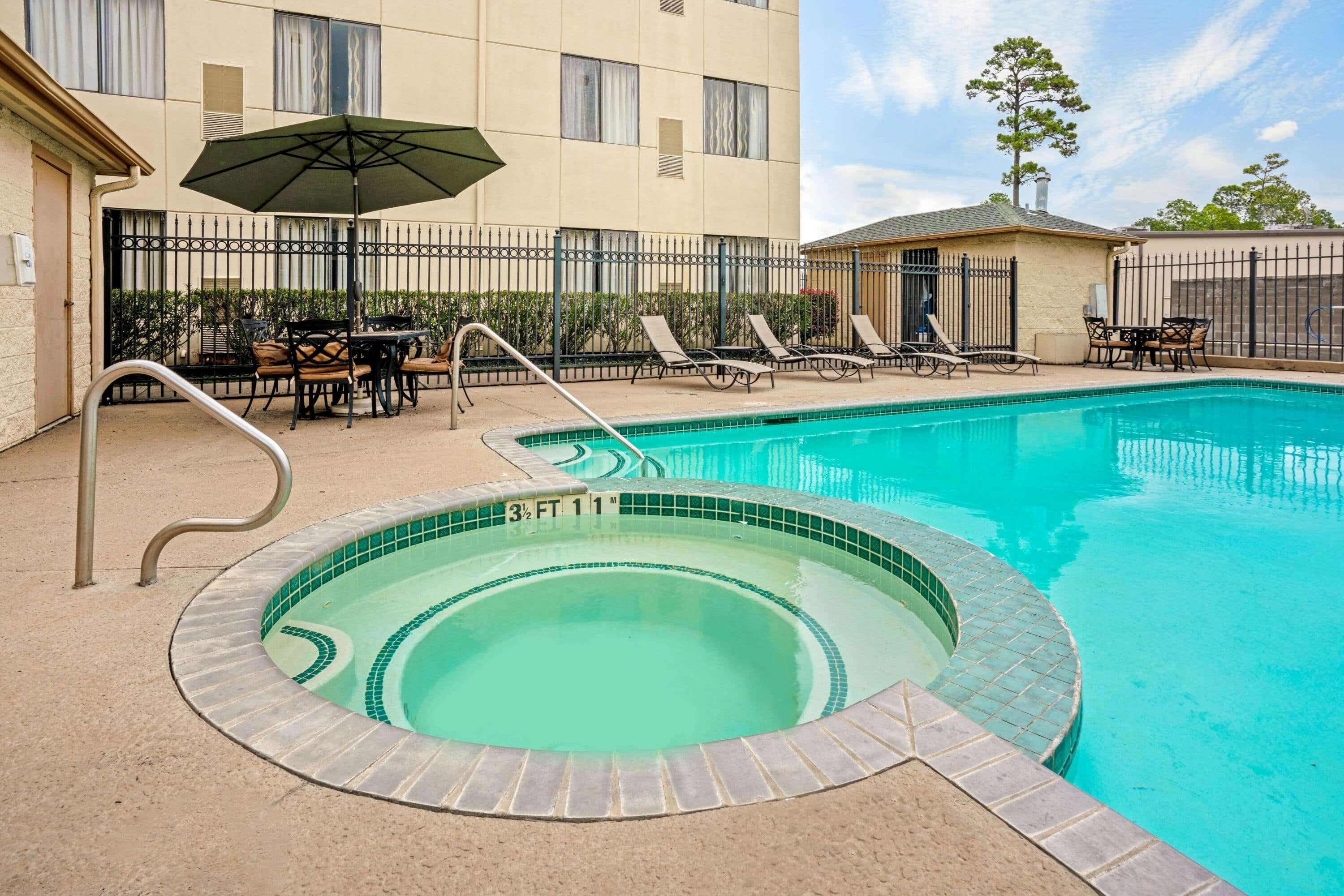 La Quinta Inn & Suites By Wyndham The Woodlands Spring Extérieur photo