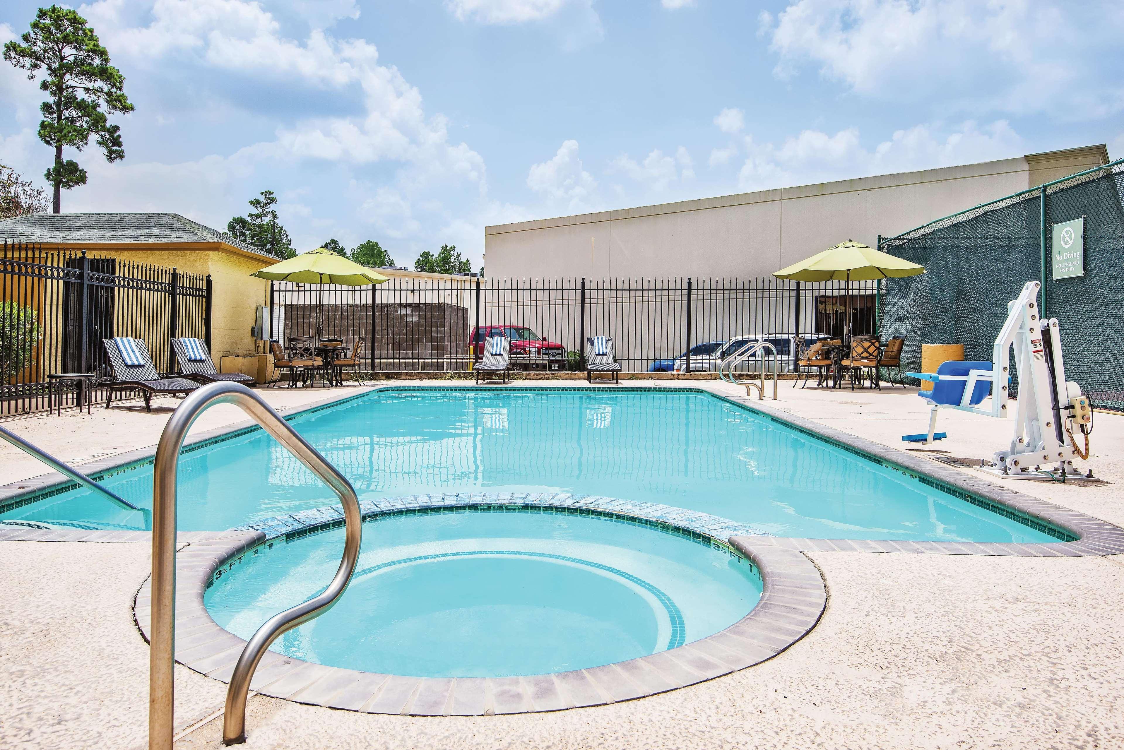 La Quinta Inn & Suites By Wyndham The Woodlands Spring Extérieur photo