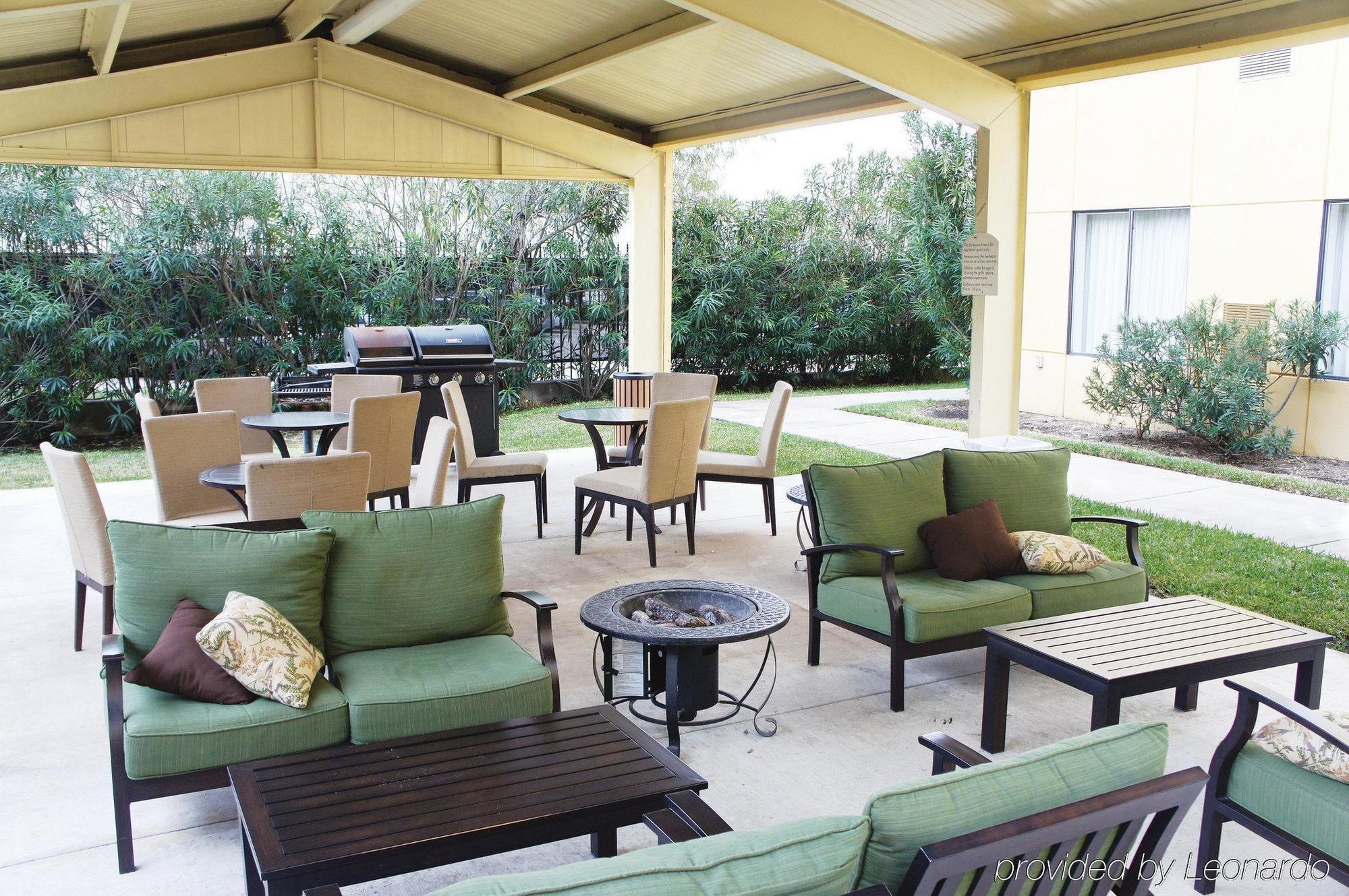 La Quinta Inn & Suites By Wyndham The Woodlands Spring Extérieur photo